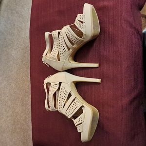 Apt 9 High Heels Size 8 1/2